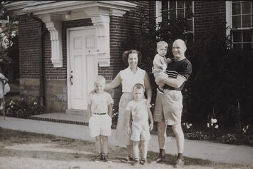 1950s_family_Gloucester_Massachusetts_USA.jpg