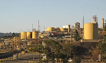 512px-Valero_Benicia_refinery.jpg