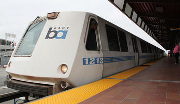 800px-Bart_A_car_Oakland_Coliseum_Station.jpg